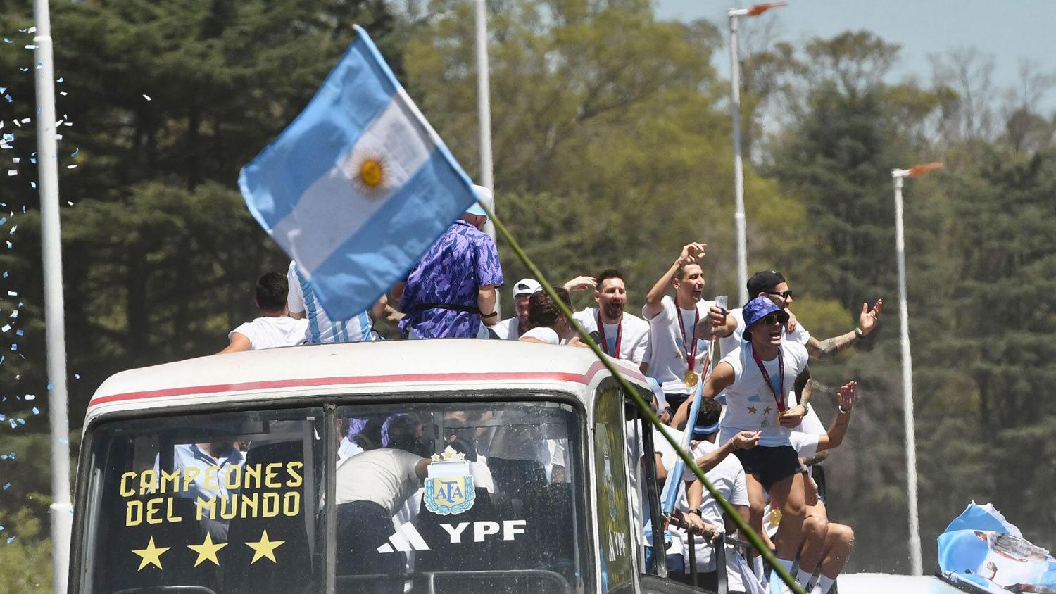 En vivo la caravana de la Selecci n con la Copa del Mundo