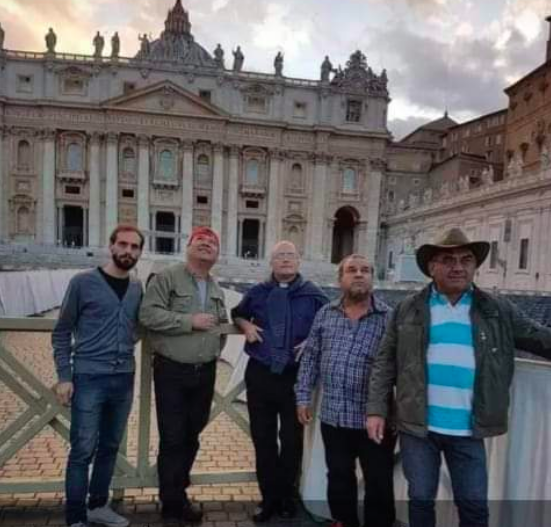 El cura del Chaco la foto con Emerenciano Sena en Roma y una