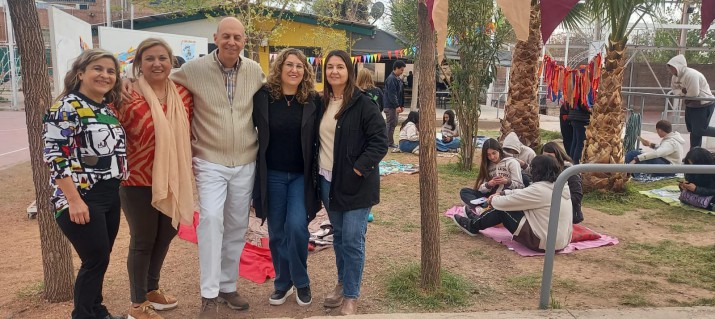 Cintia Olivera, Viviana Márquez, Prof. Juan Santisteban, Prof. Ivana Vicchi y Mariela Farias  